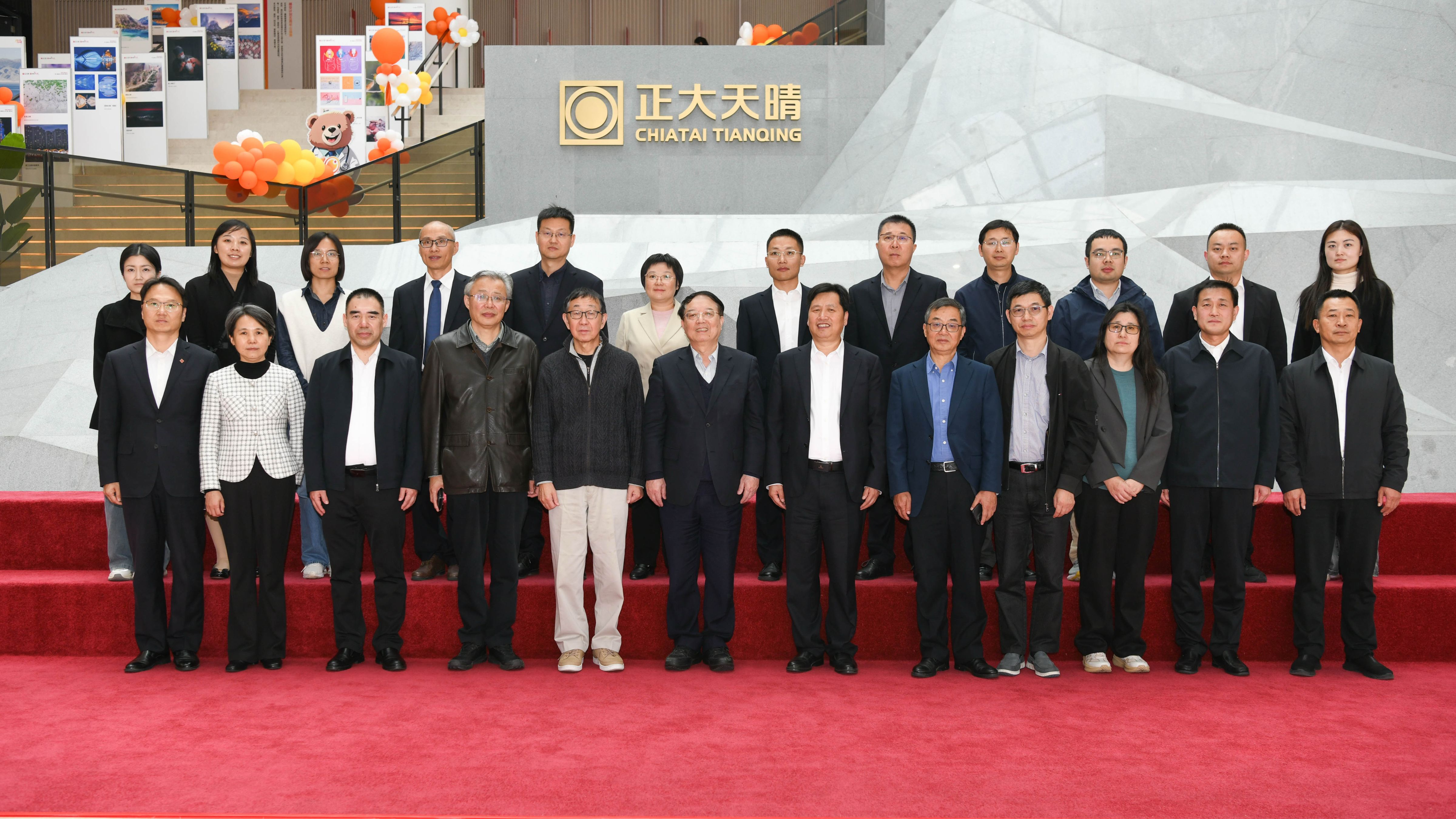 江苏省抗病毒药物研究重点实验室首届学术委员会成立大会在南京召开，实验室由正大天晴牵头、中国医学科学院医药生物技术研究所联合建设。