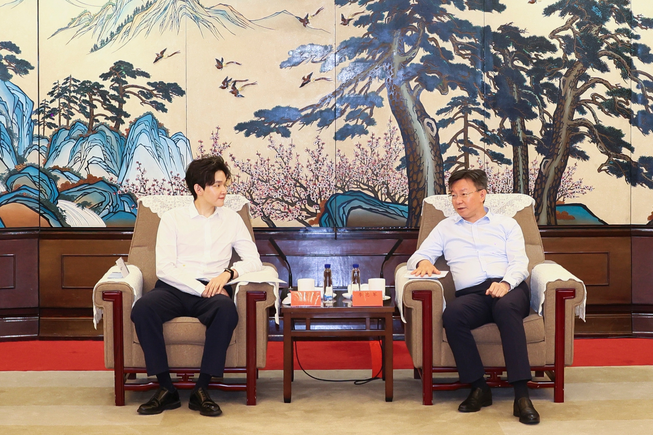 南京市市长李忠军会见谢承润,共商健康南京建设